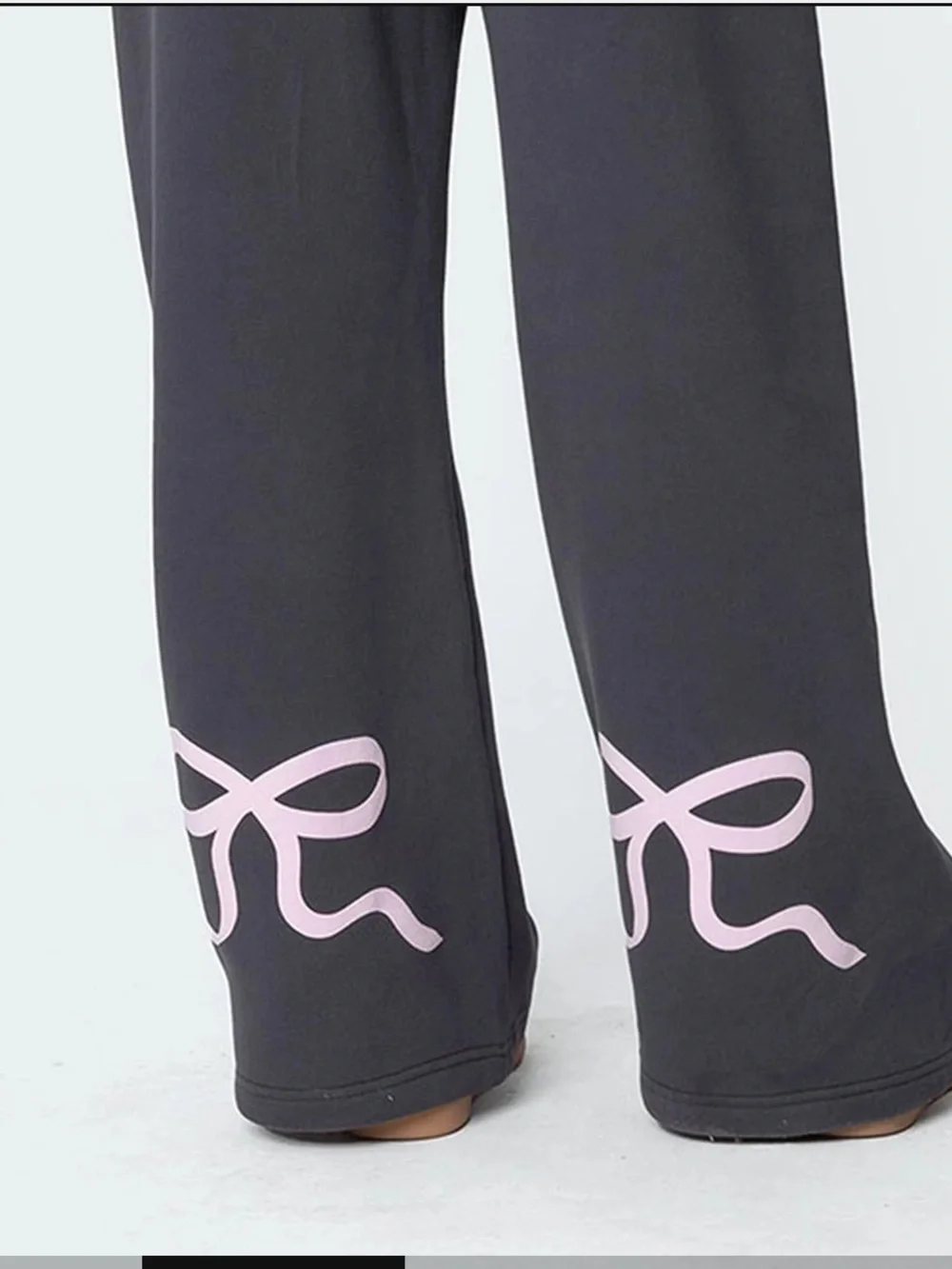 EDIKTED Bonnie bow gray and pink sweatpants